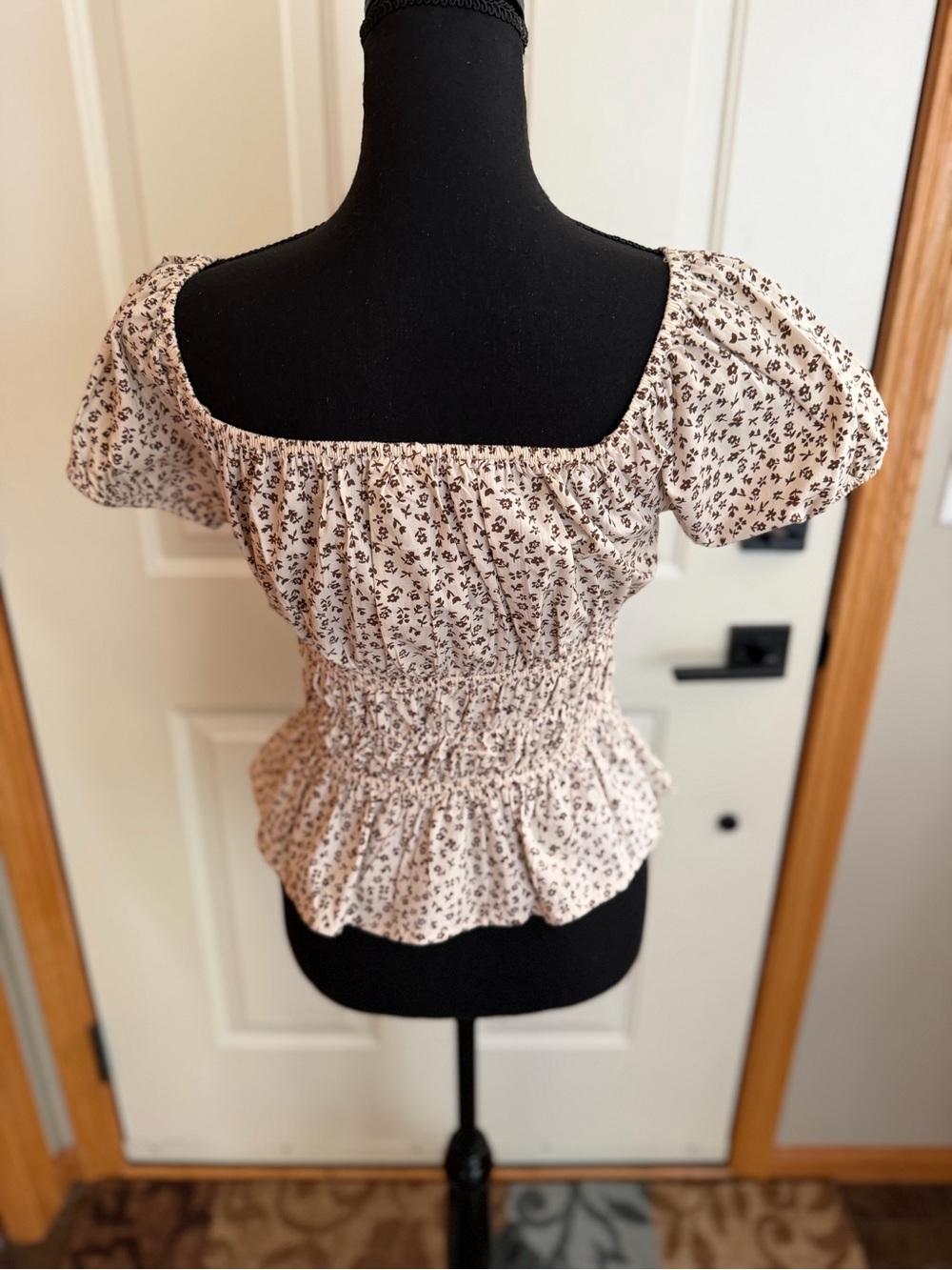 Sim & Sam cream brown floral milkmaid puff sleeve smocked bodice blouse. Medium - Picture 3 of 14